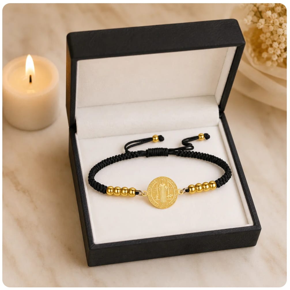 Pulsera San Benito · Acabado Dorado