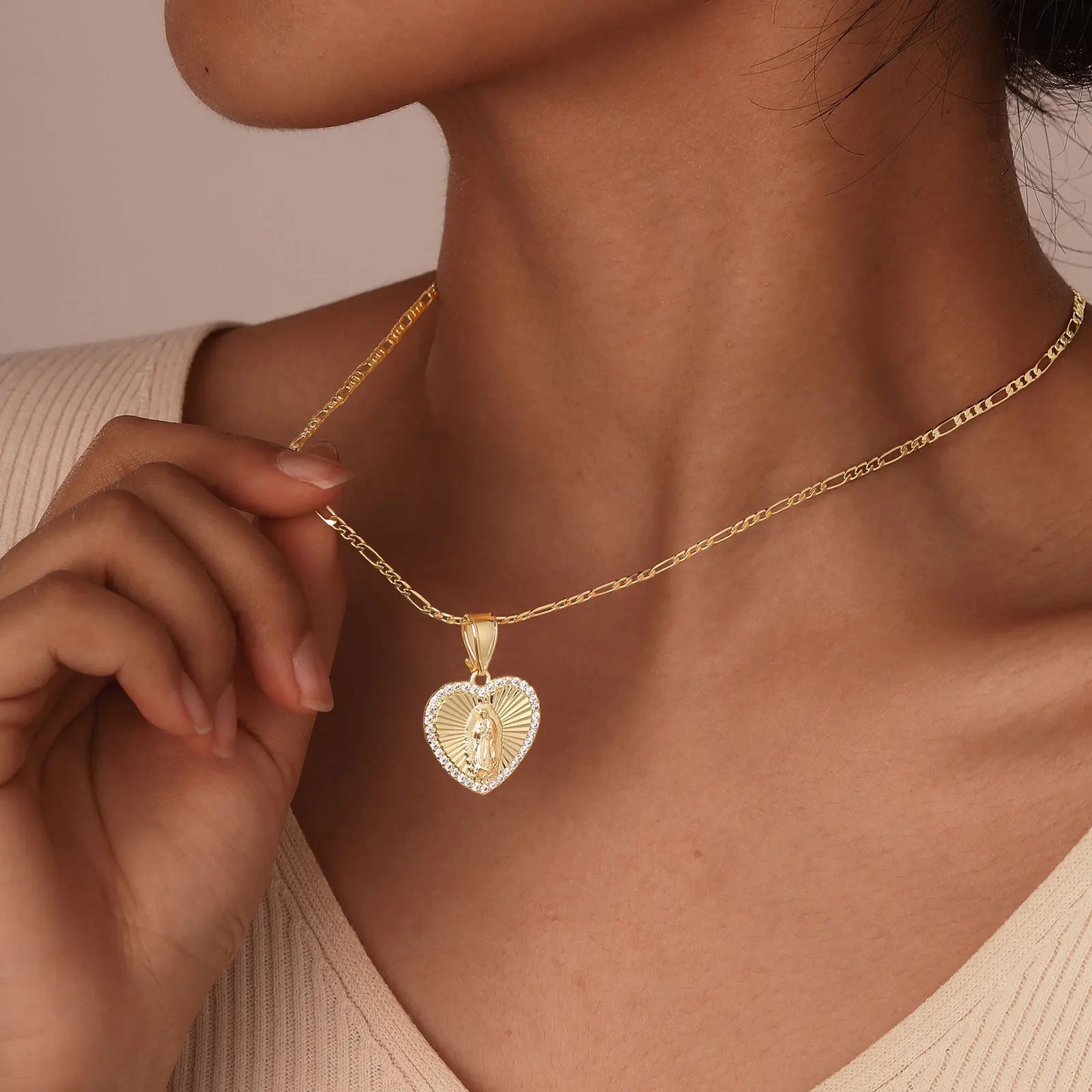 Collar de la Virgen · Acabado Dorado Premium