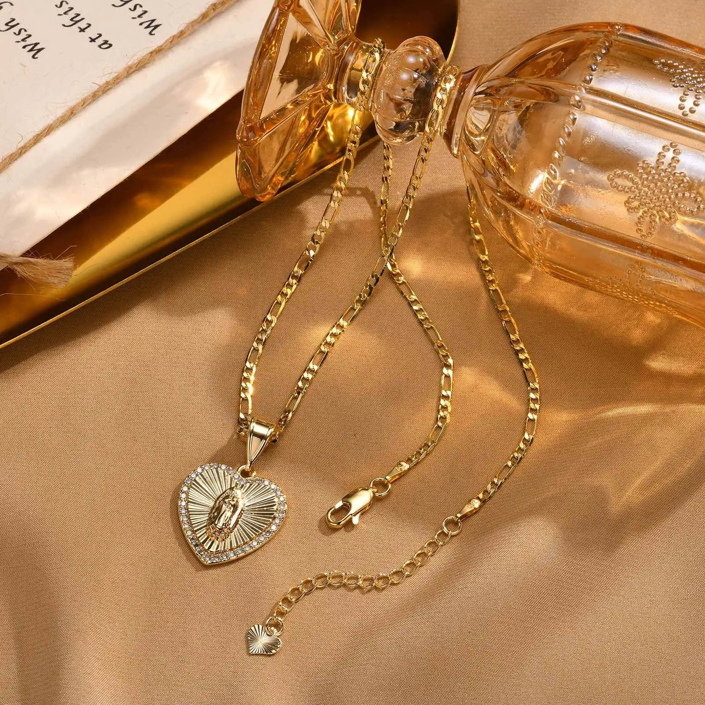 Collar de la Virgen · Acabado Dorado Premium