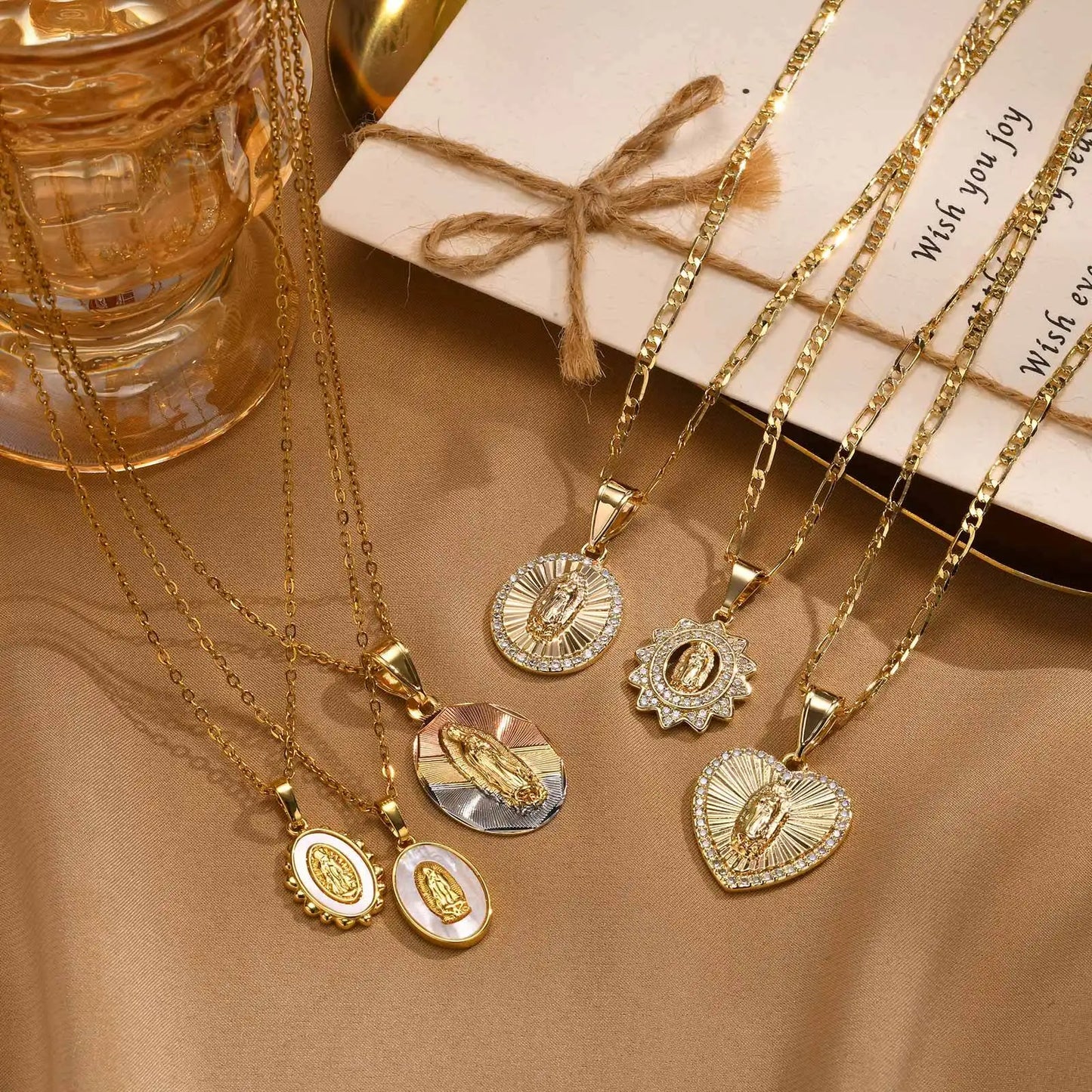 Collar de la Virgen · Acabado Dorado Premium