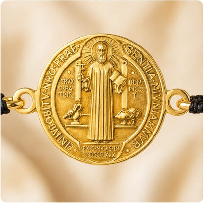 Pulsera San Benito · Acabado Dorado